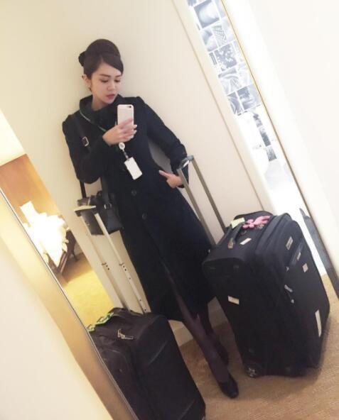 穿着制服,空姐都来拯救我 穿着制服,空姐都来拯救我