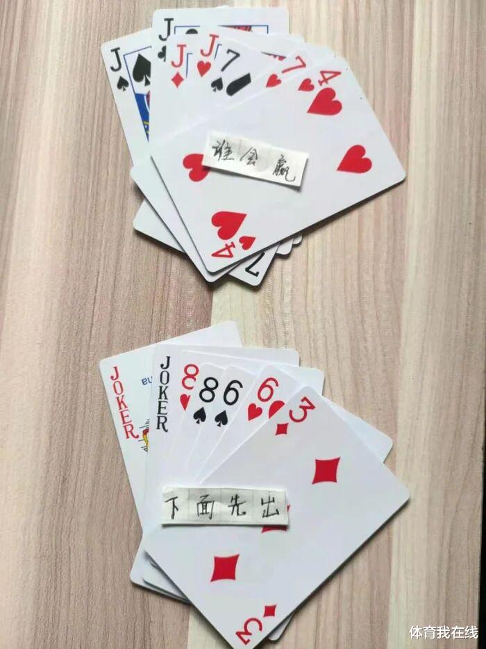 神回复:为什么开灵车的司机都会在后视镜上挂一个铃铛? 神回复:为什么开灵车的司机都会在后视镜上挂一个铃铛?