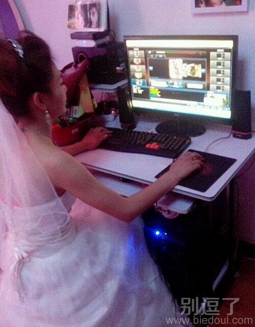 正在玩游戏的新娘。
