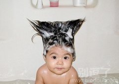 一个小孩的发型。