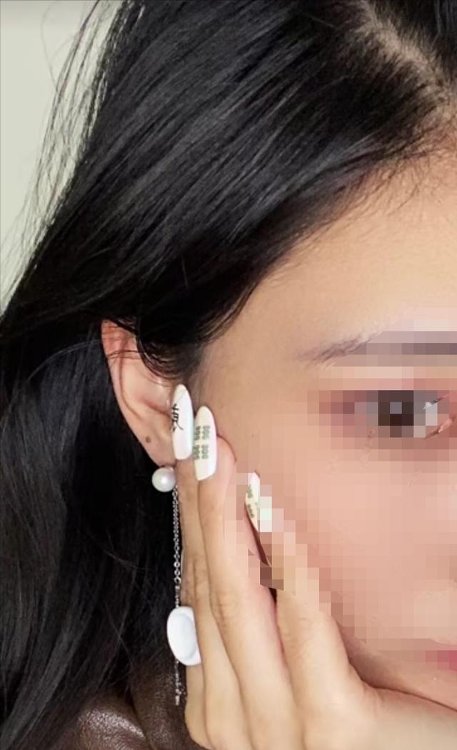 神评论:19岁的时候,我全价买了一盒草莓,经济独立就是好 神评论:19岁的时候,我全价买了一盒草莓,经济独立就是好