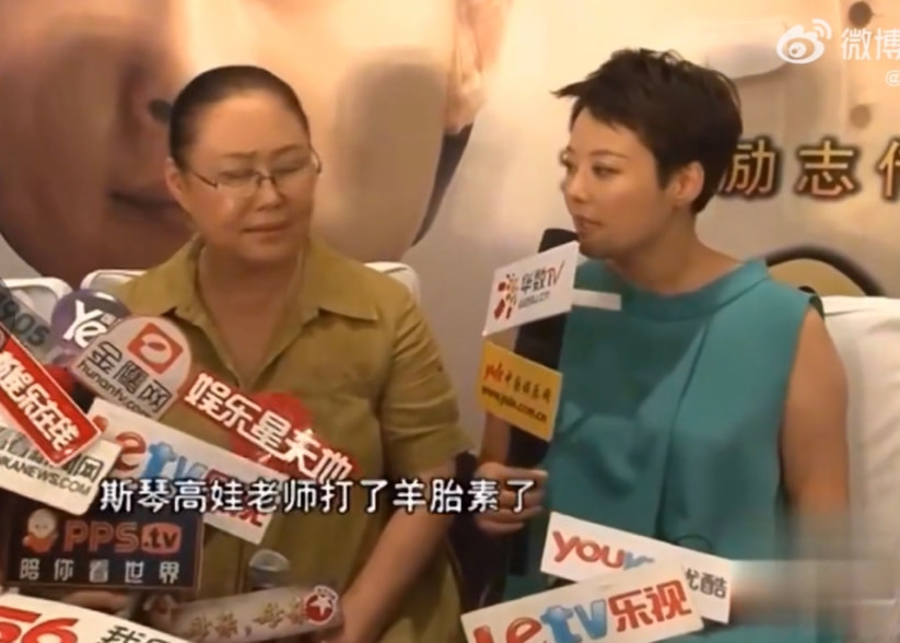 轻松一刻:妙龄少女上头喝醉,老艺术家公关落泪 轻松一刻:妙龄少女上头喝醉,老艺术家公关落泪