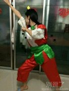 一件奇葩的服饰。