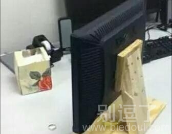 这个底座太坑爹了吧 这个底座太坑爹了吧