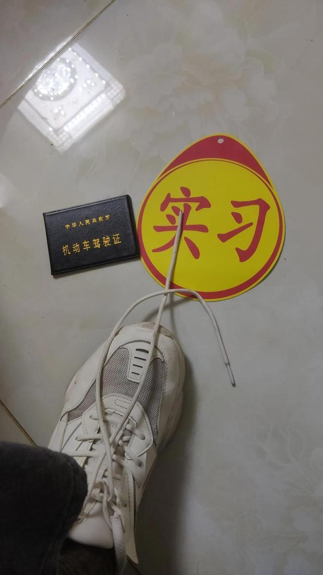 给妻子发信息,手一滑发给了老板娘,她回道:改日吧 给妻子发信息,手一滑发给了老板娘,她回道:改日吧