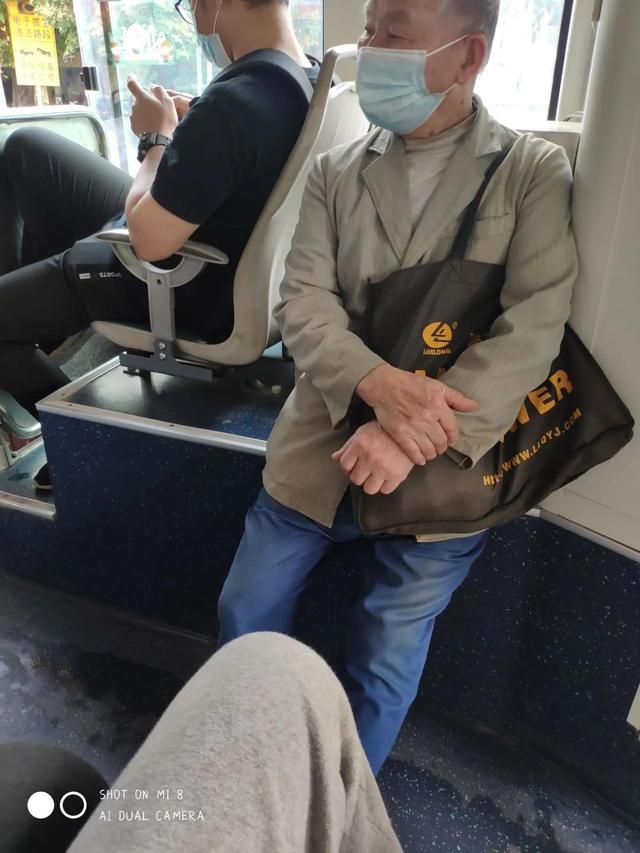 给妻子发信息,手一滑发给了老板娘,她回道:改日吧 给妻子发信息,手一滑发给了老板娘,她回道:改日吧