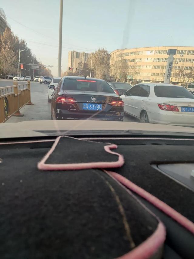 给妻子发信息,手一滑发给了老板娘,她回道:改日吧 给妻子发信息,手一滑发给了老板娘,她回道:改日吧