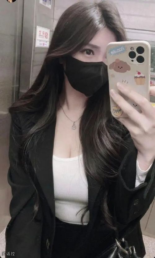 电梯门都被这美貌惊到变形！