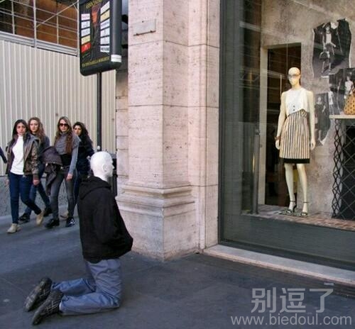 两个模特之间的对话。。 两个模特之间的对话。。