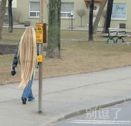 长发及地的人。。