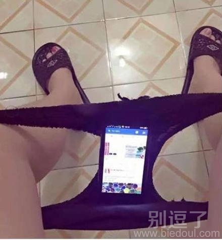上厕所看手机的方法。 上厕所看手机的方法。