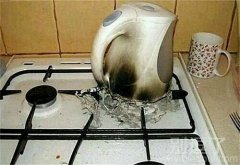 正在煮水的锅。。 正在煮水的锅。。