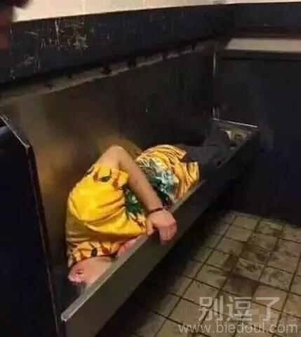 这床榻 真舒服吧