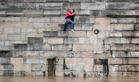 妹纸，这么屌你妈妈知道不