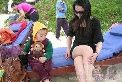 熊孩子从小就不学好