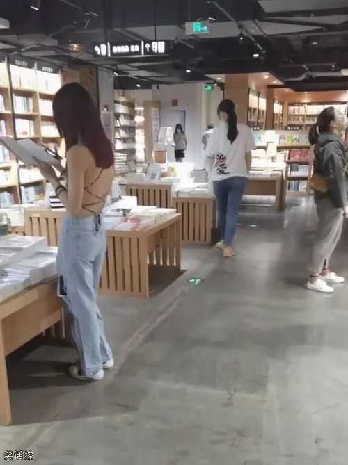 这个书店看起来都很热 这个书店看起来都很热