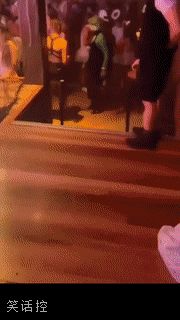 人群中最亮眼 人群中最亮眼
