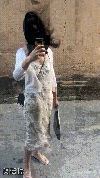 后面那哥们你是来抢镜的吧? 后面那哥们你是来抢镜的吧?