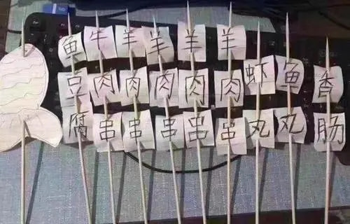 轻松一刻:资深足控乔装打扮,激情上演为爱发电! 轻松一刻:资深足控乔装打扮,激情上演为爱发电!