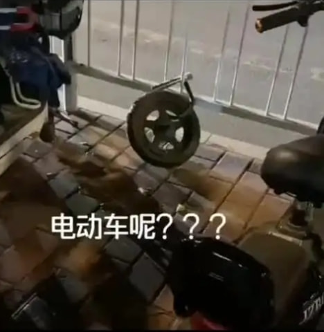 轻松一刻:资深足控乔装打扮,激情上演为爱发电! 轻松一刻:资深足控乔装打扮,激情上演为爱发电!