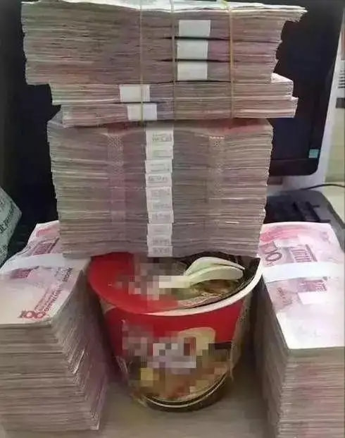 轻松一刻:资深足控乔装打扮,激情上演为爱发电! 轻松一刻:资深足控乔装打扮,激情上演为爱发电!