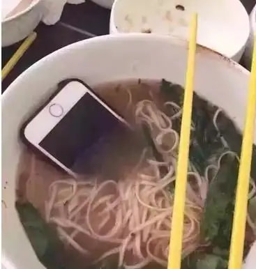 轻松一刻:资深足控乔装打扮,激情上演为爱发电! 轻松一刻:资深足控乔装打扮,激情上演为爱发电!