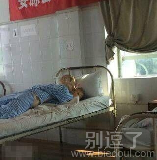 推开门看到这一幕简直要炸了 推开门看到这一幕简直要炸了