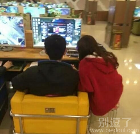 有这么好的女朋友还玩什么游戏啊