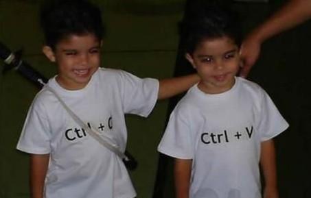 复制粘贴的两个小孩。