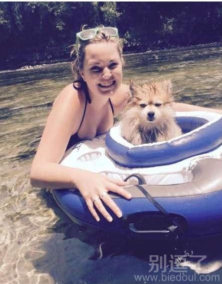 一副不耐烦的表情。。。