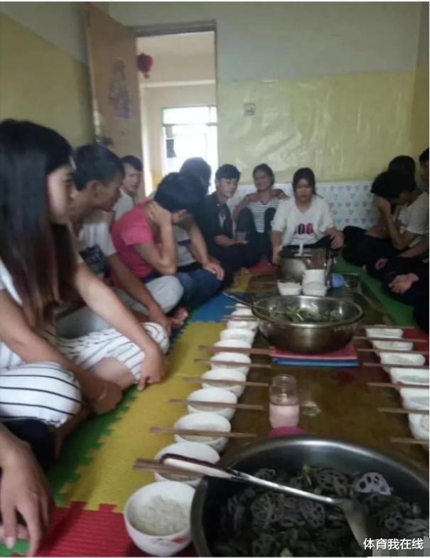 “10分钟看我8次,这下终于抓包了!”都是腿惹的啊,哈哈哈 “10分钟看我8次,这下终于抓包了!”都是腿惹的啊,哈哈哈
