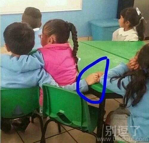 小孩子的三角恋。