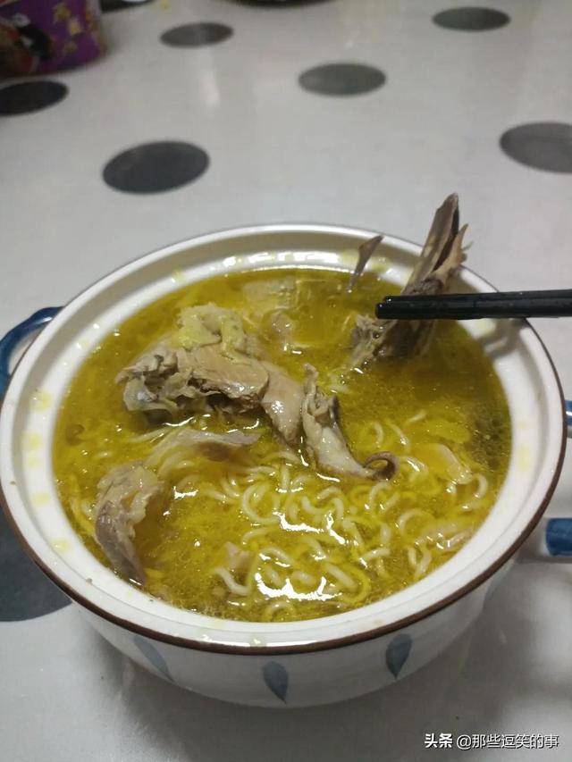 穿裙子的不一定是淑女,看看她们就知道了,自己也不觉得尴尬 穿裙子的不一定是淑女,看看她们就知道了,自己也不觉得尴尬