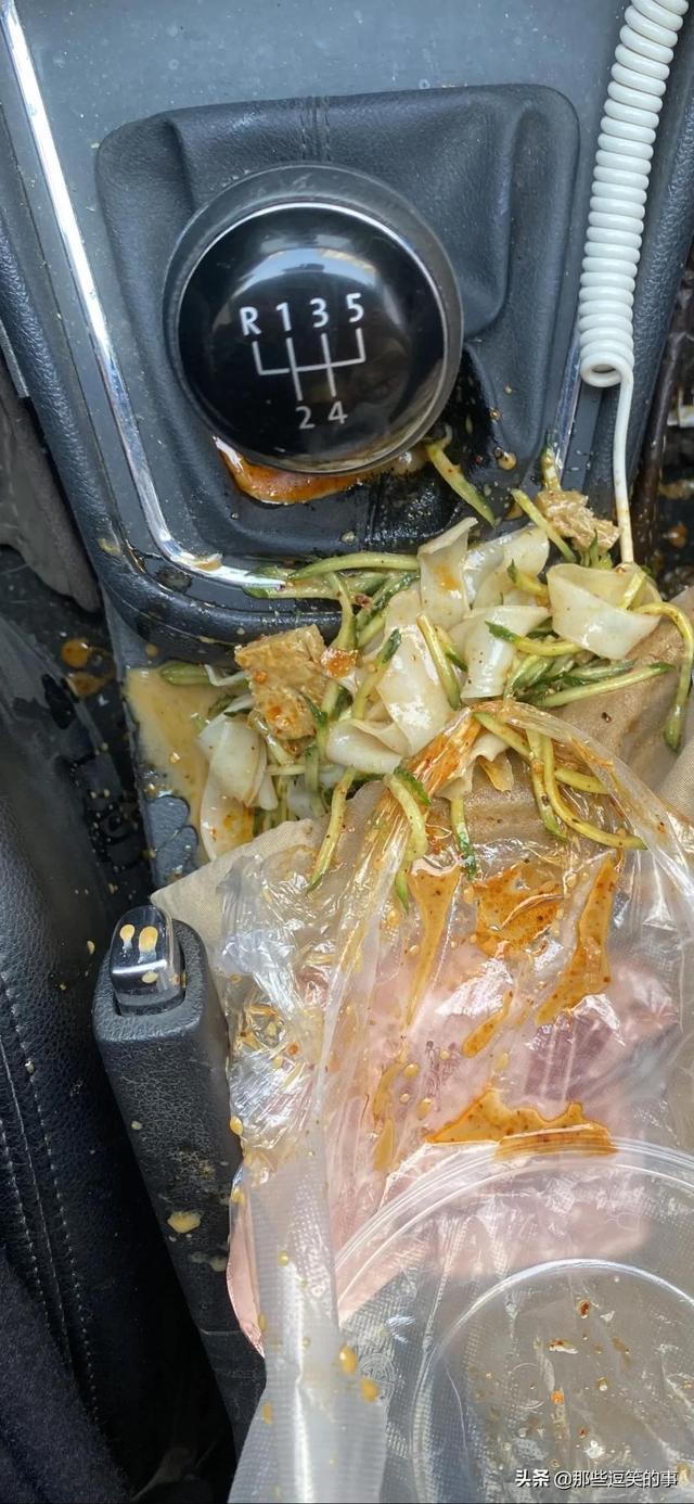 穿裙子的不一定是淑女,看看她们就知道了,自己也不觉得尴尬 穿裙子的不一定是淑女,看看她们就知道了,自己也不觉得尴尬