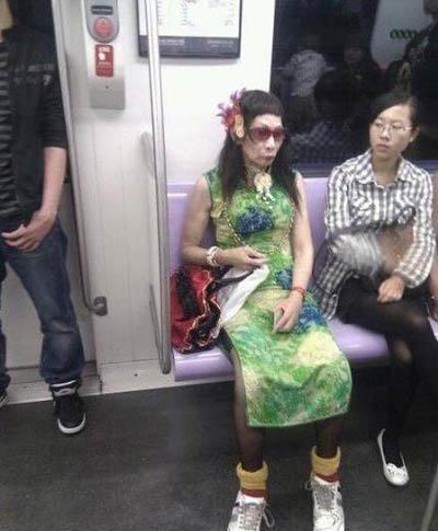 但是旁边的妹子似乎都吓晕了 但是旁边的妹子似乎都吓晕了