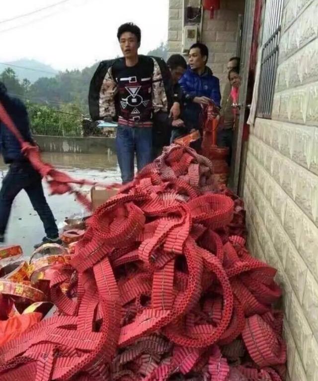 "直男哄起女人来有多绝?"哈哈哈哈哈这操作太牛了 "直男哄起女人来有多绝?"哈哈哈哈哈这操作太牛了