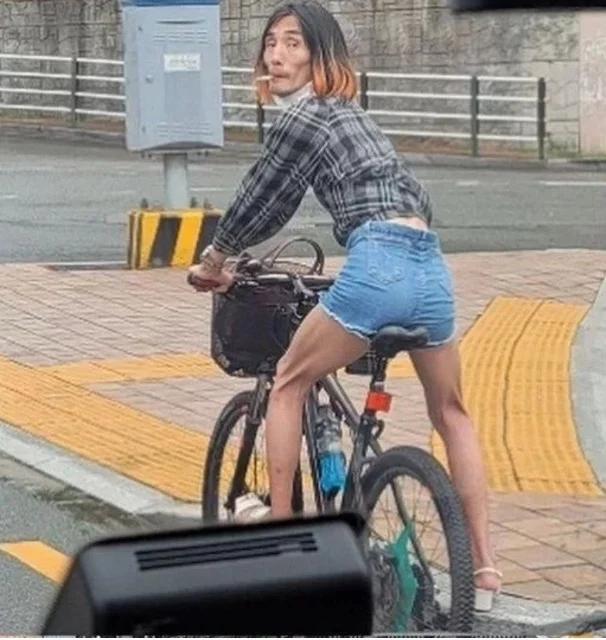 "直男哄起女人来有多绝?"哈哈哈哈哈这操作太牛了 "直男哄起女人来有多绝?"哈哈哈哈哈这操作太牛了