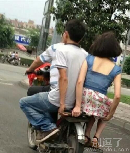 幸好妹子比较瘦小 幸好妹子比较瘦小