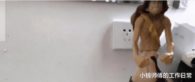 “保洁阿姨把我珍藏的手办碰倒了又接回去了,结果这画风我笑了” “保洁阿姨把我珍藏的手办碰倒了又接回去了,结果这画风我笑了”