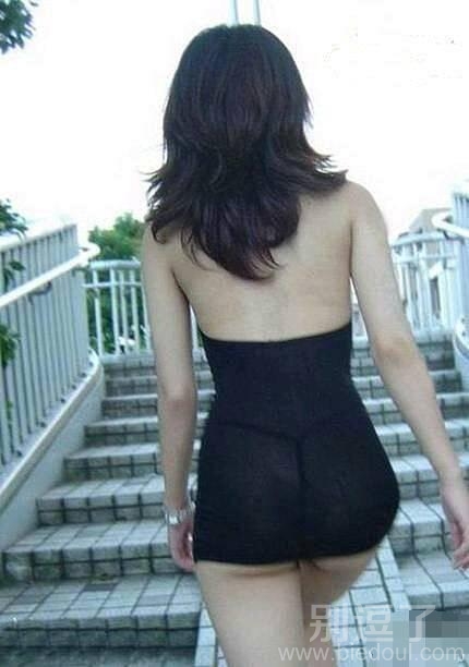妹子身材不错呢