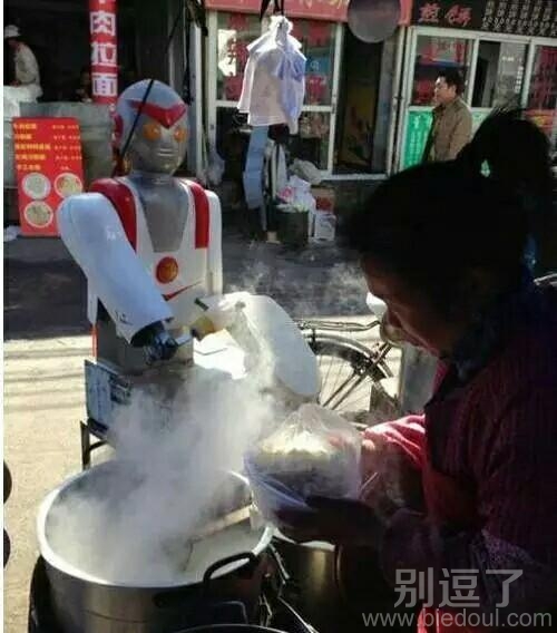 奥特曼也开始卖刀削面了