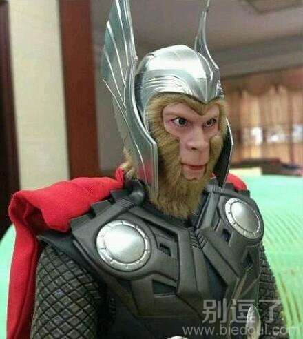 一个化了妆的人。。