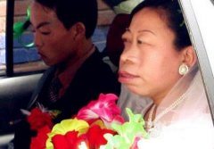 正在结婚的情侣。。