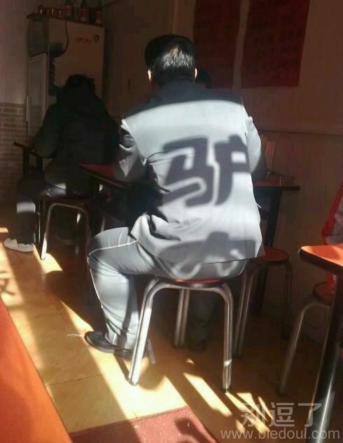 站在背后的驴子。 站在背后的驴子。