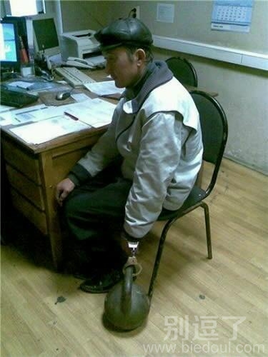 一个奇葩的小偷。 一个奇葩的小偷。