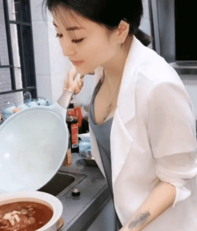 “八神庵脚上的绳子,到底有什么作用?”评论区笑到我了!哈哈哈 “八神庵脚上的绳子,到底有什么作用?”评论区笑到我了!哈哈哈