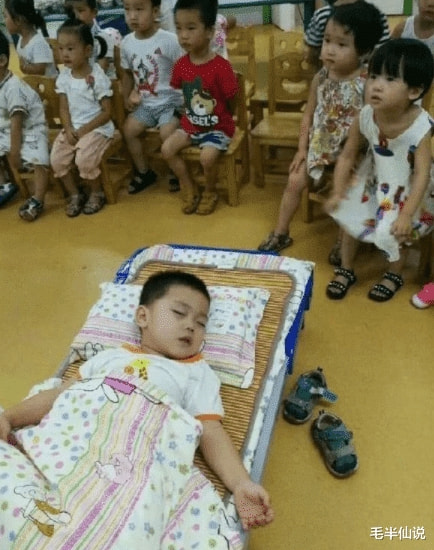 “八神庵脚上的绳子,到底有什么作用?”评论区笑到我了!哈哈哈 “八神庵脚上的绳子,到底有什么作用?”评论区笑到我了!哈哈哈