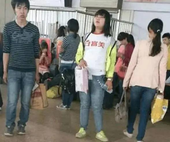 “八神庵脚上的绳子,到底有什么作用?”评论区笑到我了!哈哈哈 “八神庵脚上的绳子,到底有什么作用?”评论区笑到我了!哈哈哈