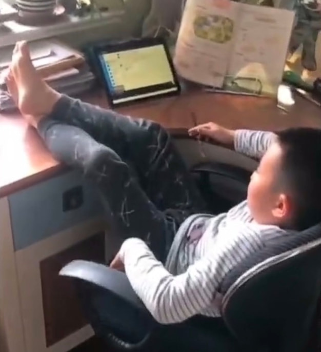 轻松一刻:本以为大妈就够野了,没想到大爷更疯狂 轻松一刻:本以为大妈就够野了,没想到大爷更疯狂