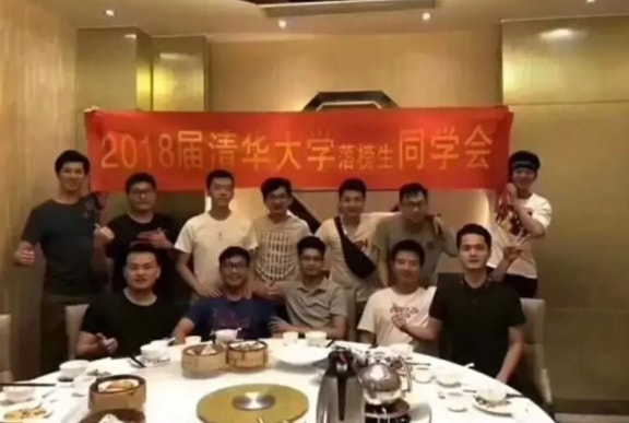 轻松一刻:本以为大妈就够野了,没想到大爷更疯狂 轻松一刻:本以为大妈就够野了,没想到大爷更疯狂